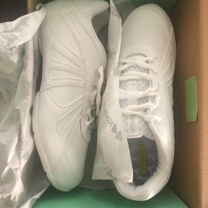 Kaepa size 6 cheer shoes. BRAND NEW